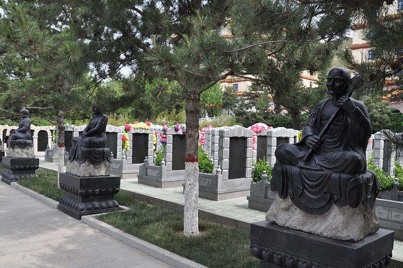 <b>灵山宝塔陵园的墓地多少钱?</b>